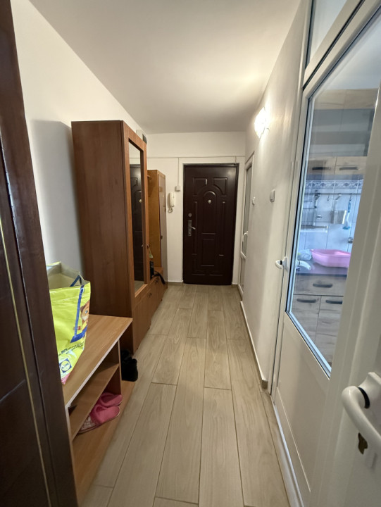 Apartament spatios, 2 camere, 58 mp utili + 2 balcoane si 2 debarale - Bucovina