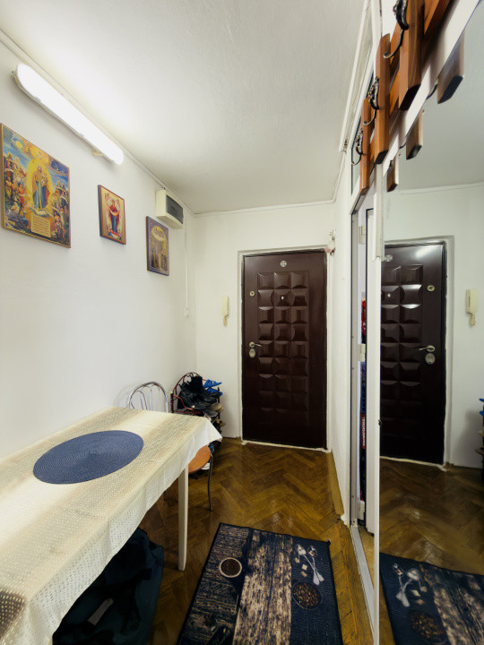 Apartament 2 camere, semidecomandat, etaj 2, zona Aradului