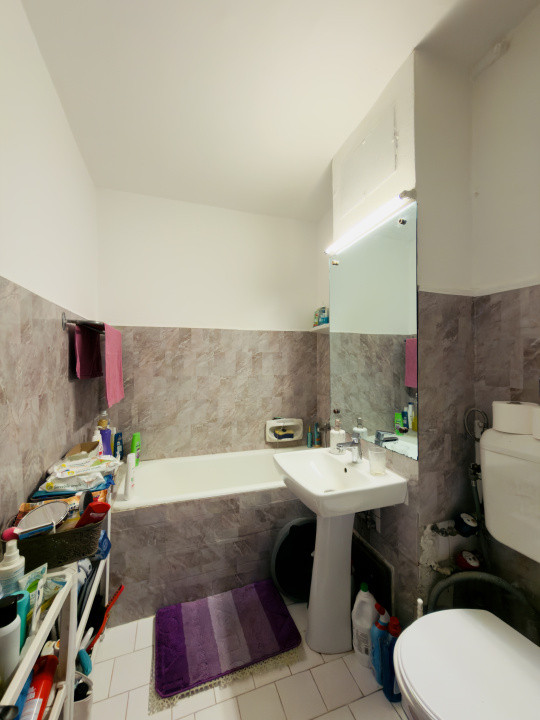 Apartament 2 camere, semidecomandat, etaj 2, zona Aradului