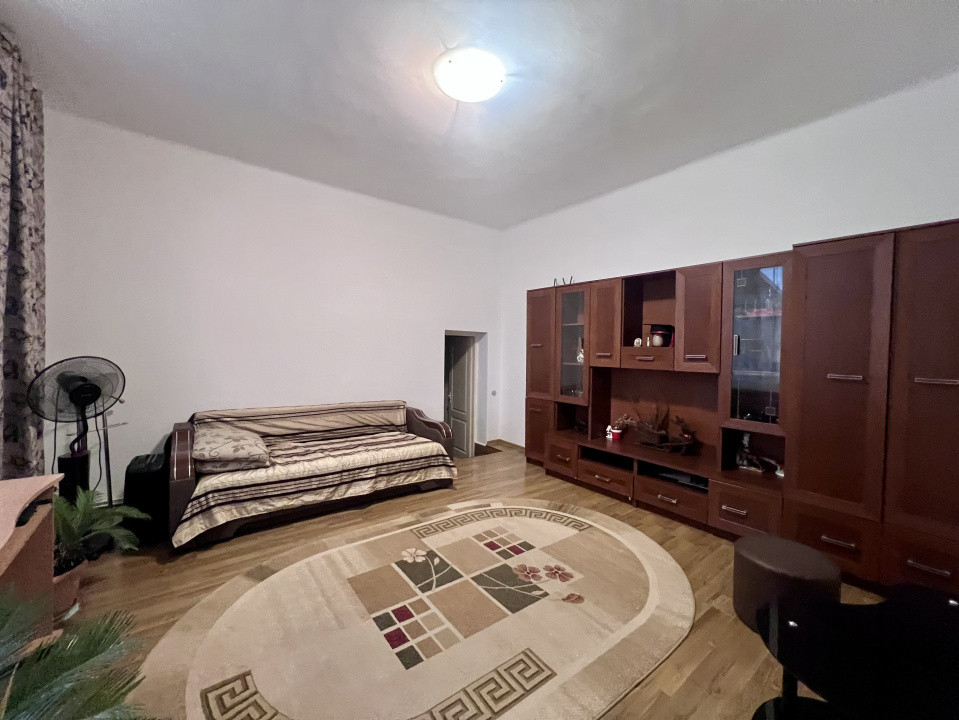 Apartament 2 camere, 57 mp utili, curte comuna - zona Dambovita