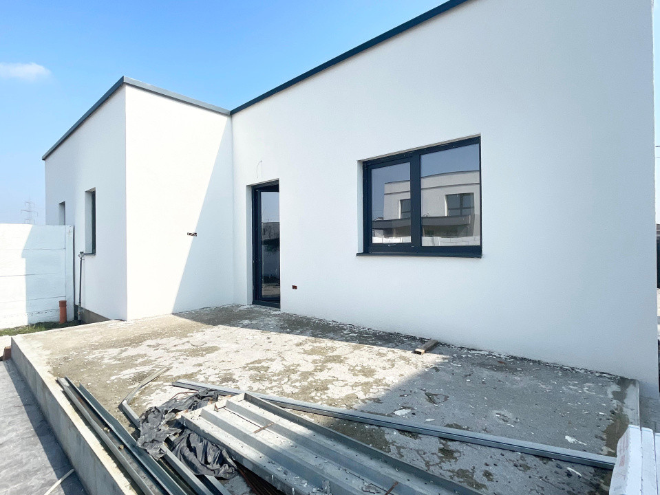 Duplex 3 camere 92mp Mosnita Noua