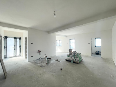 Duplex 3 camere 92mp Mosnita Noua