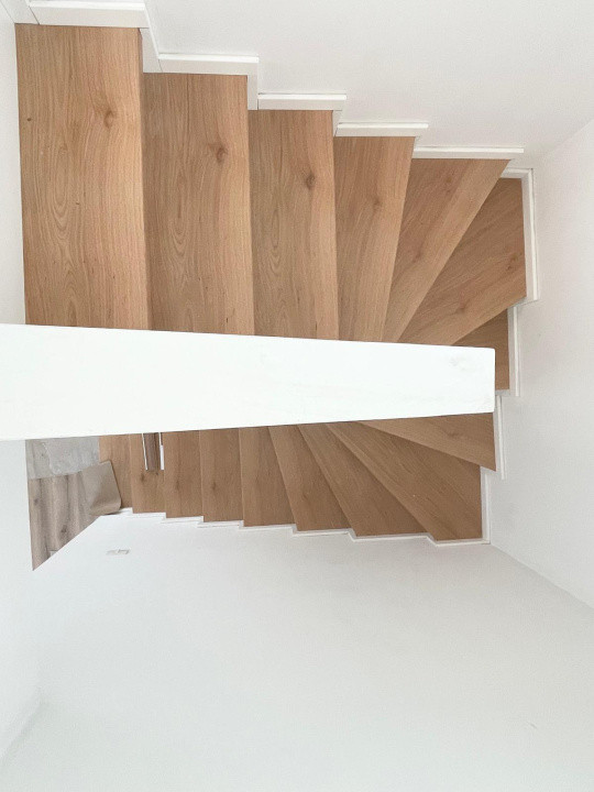 Duplex 5 camere, separat prin CT Mosnita Noua