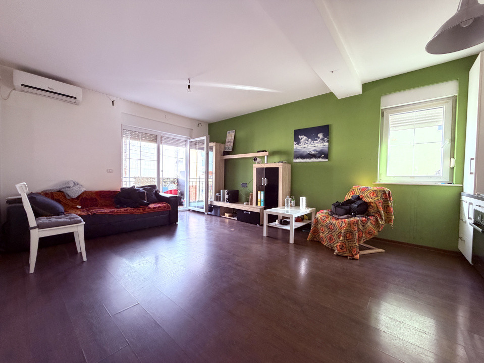 Apartament 3 camere , 58 mp utili , etaj 1/2 - Zona Bucovina