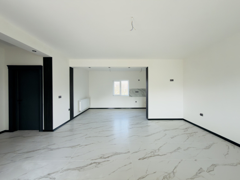 Duplex despartit prin camera tehnica, 3 camere - Beregsau Mare