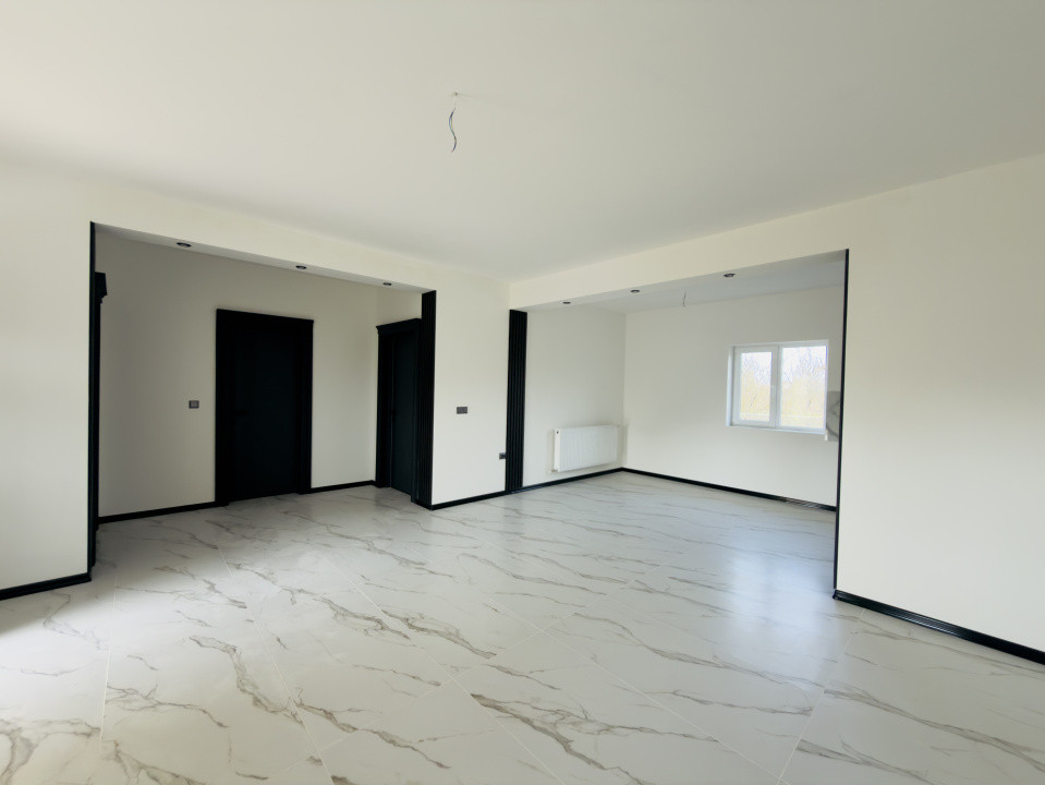 Duplex despartit prin camera tehnica, 3 camere - Beregsau Mare