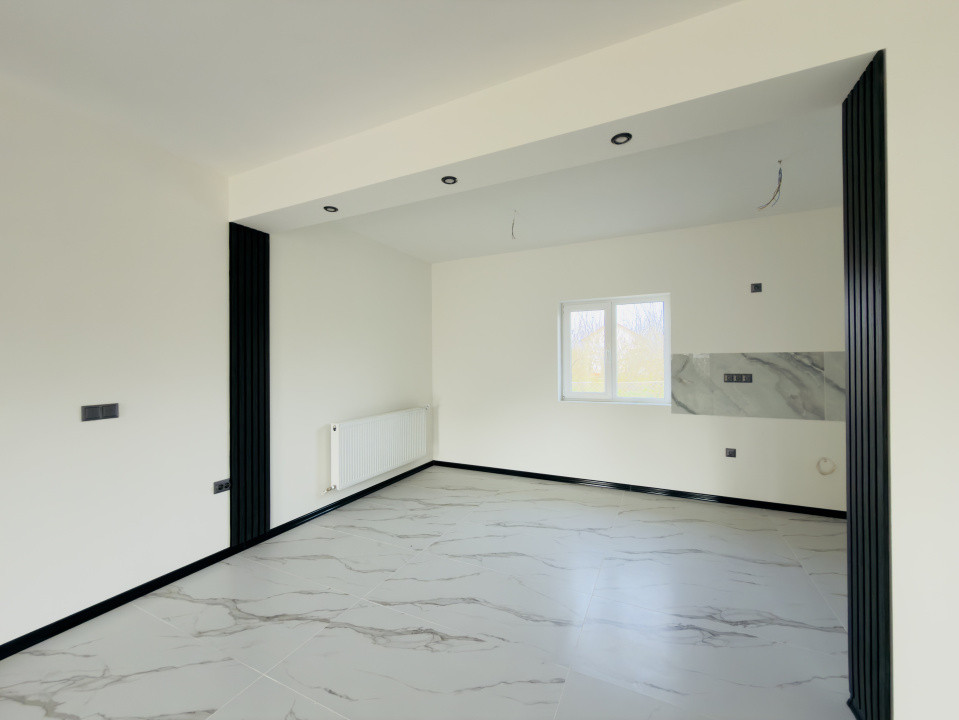 Duplex despartit prin camera tehnica, 3 camere - Beregsau Mare