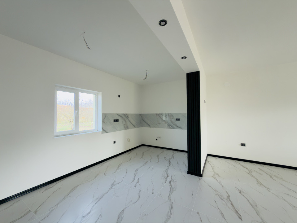 Duplex despartit prin camera tehnica, 3 camere - Beregsau Mare