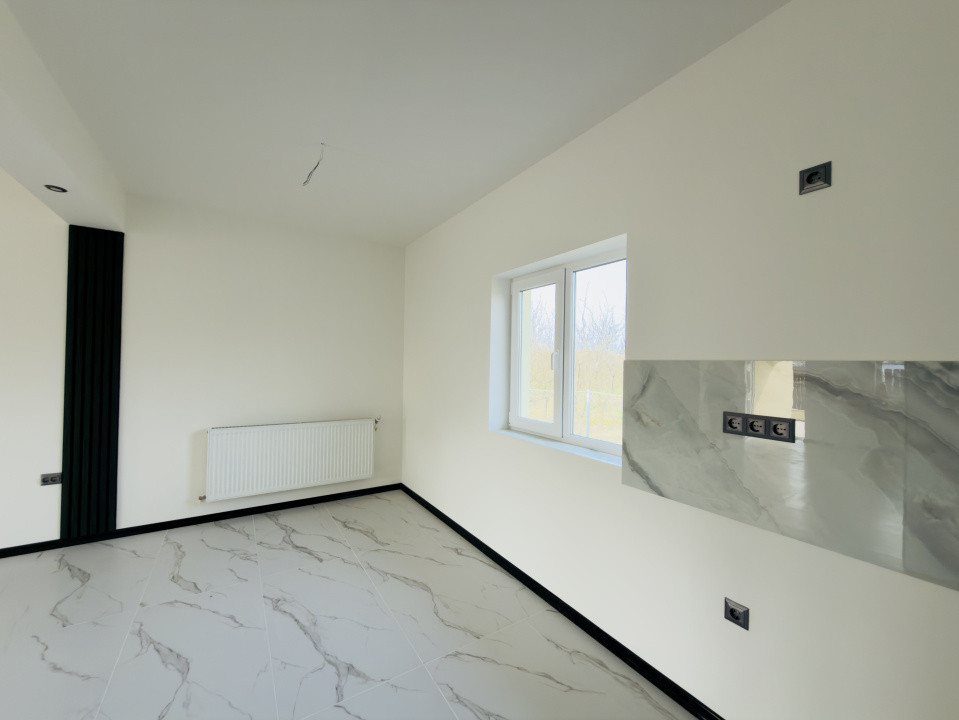 Duplex despartit prin camera tehnica, 3 camere - Beregsau Mare