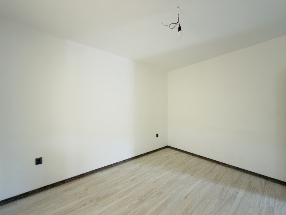 Duplex despartit prin camera tehnica, 3 camere - Beregsau Mare