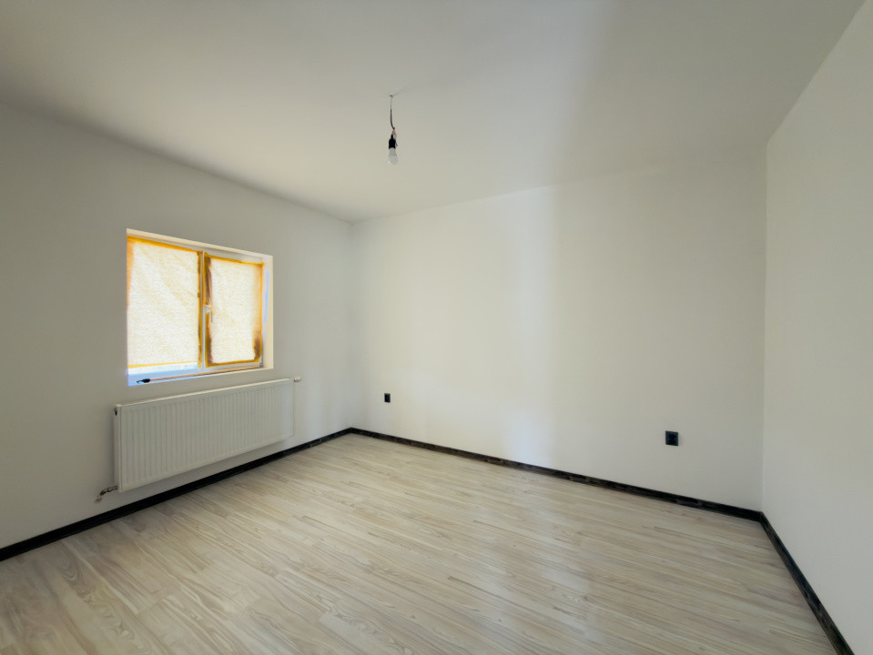 Duplex despartit prin camera tehnica, 3 camere - Beregsau Mare