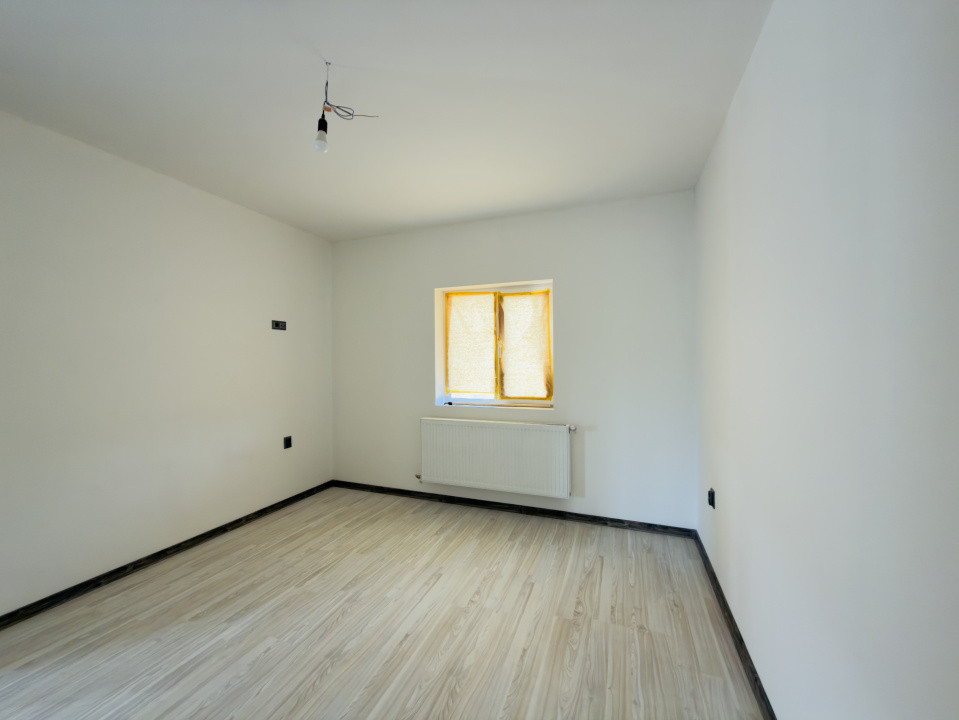 Duplex despartit prin camera tehnica, 3 camere - Beregsau Mare