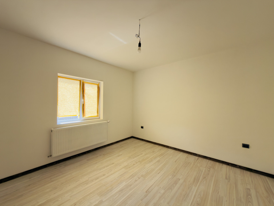 Duplex despartit prin camera tehnica, 3 camere - Beregsau Mare