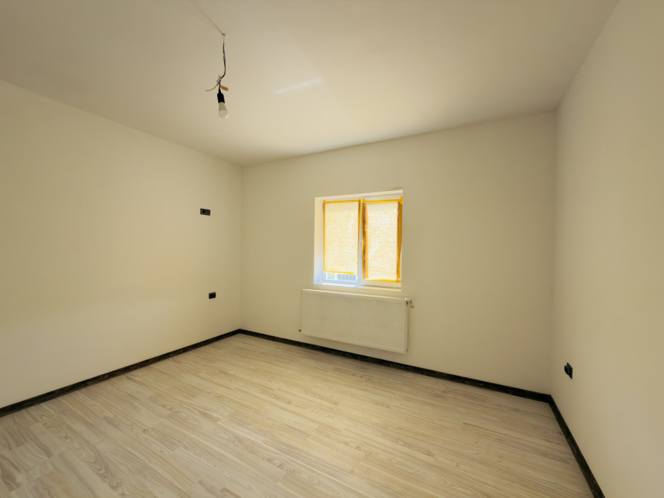 Duplex despartit prin camera tehnica, 3 camere - Beregsau Mare