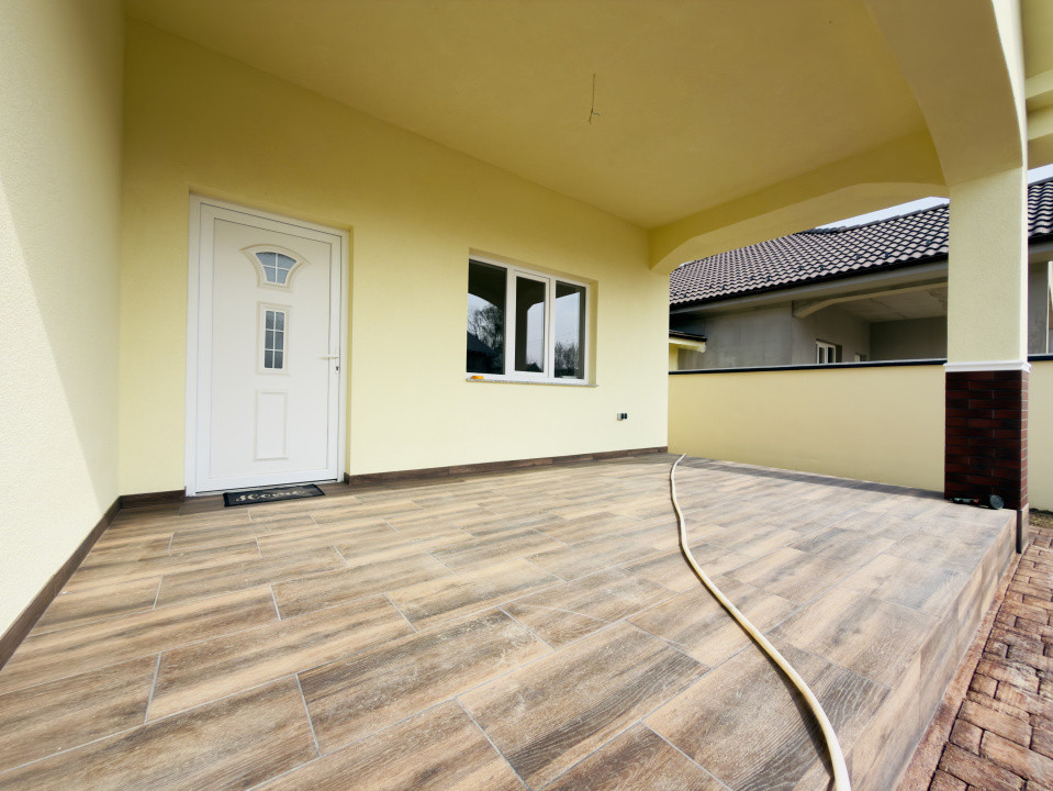 Duplex despartit prin camera tehnica, 3 camere - Beregsau Mare