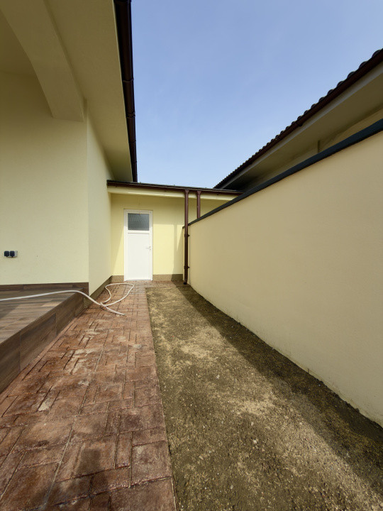 Duplex despartit prin camera tehnica, 3 camere - Beregsau Mare