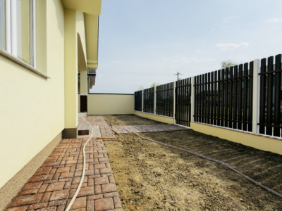 Duplex despartit prin camera tehnica, 3 camere - Beregsau Mare