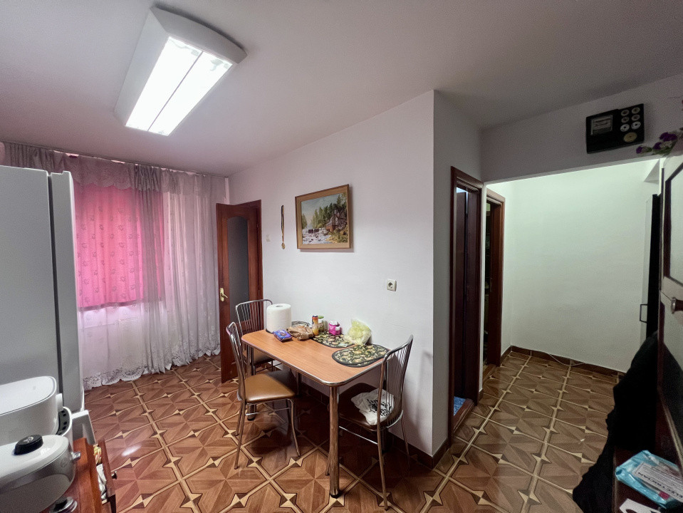  Apartament 3 camere, 78 mp utili + garaj si boxa, etaj 1 - Zona Modern 