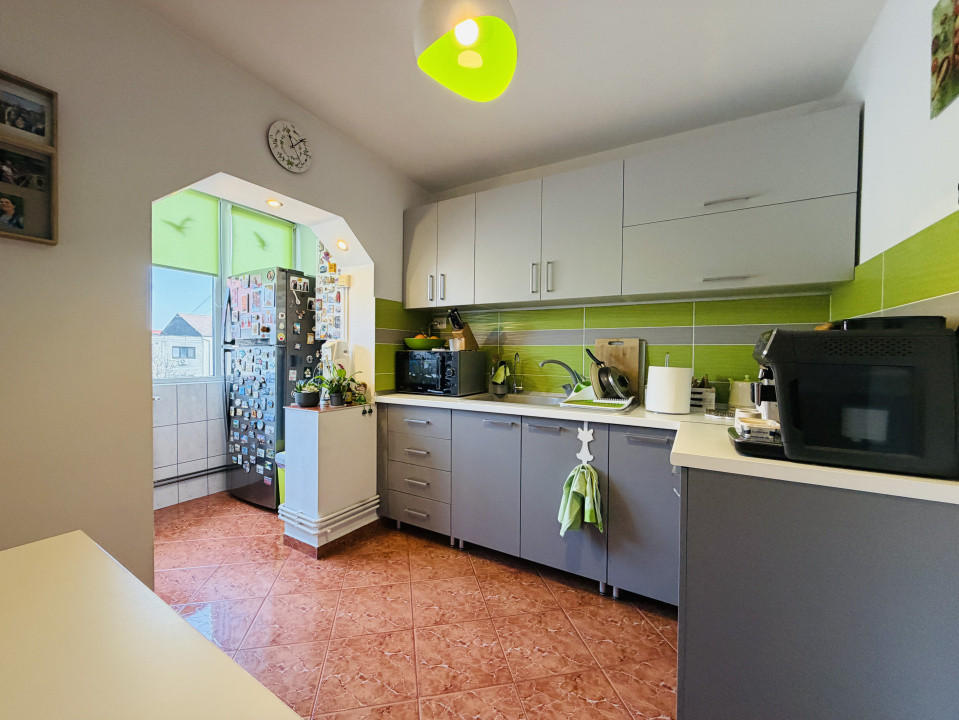 Apartament 3 camere , 64 mp utili , decomandat - Soarelui