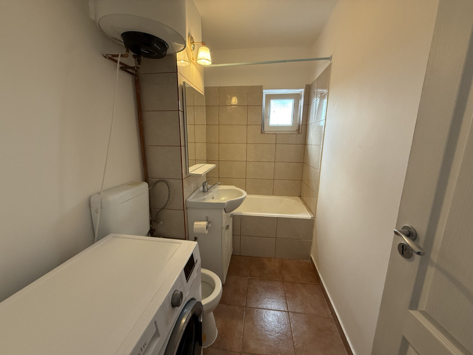 Apartament spatios, o camera, 31 mp utili + balcon - Buziasului