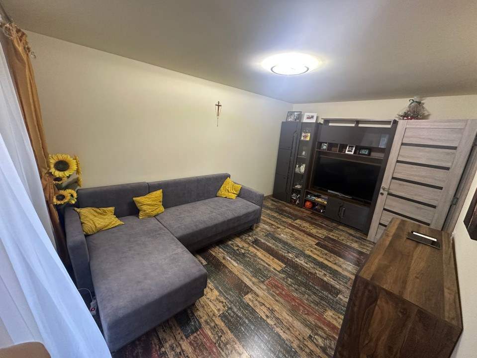 Apartament 2 camere, decomandat, 43 mp util + balcon - Dambovita