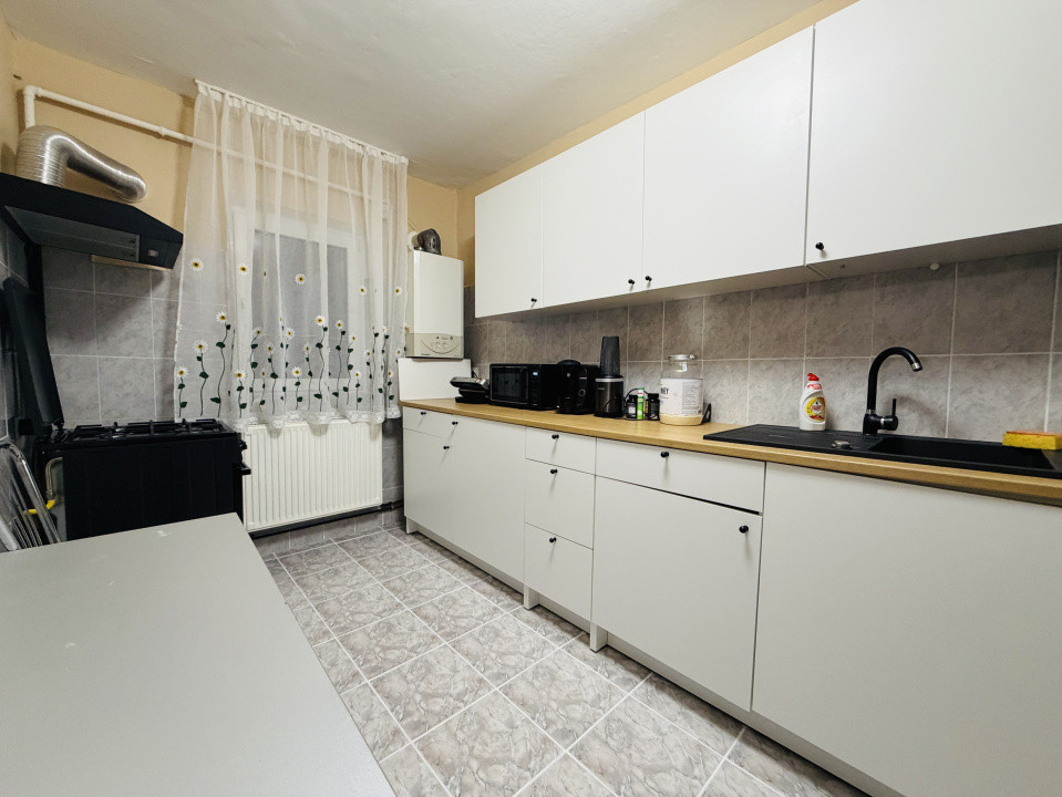 Apartament 3 camere , 56 mp utili , decomandat - Lipovei