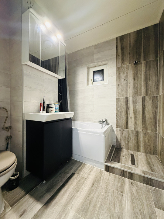 Apartament 3 camere , 56 mp utili , decomandat - Lipovei