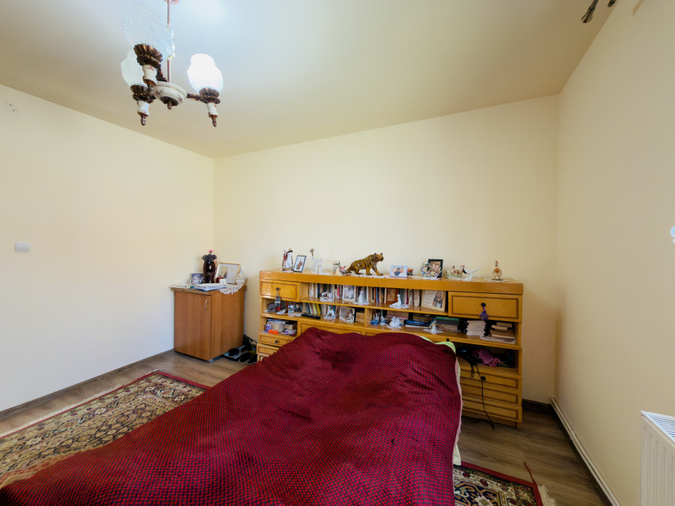 Casa individuala 2 camere, 933mp teren in Utvin 