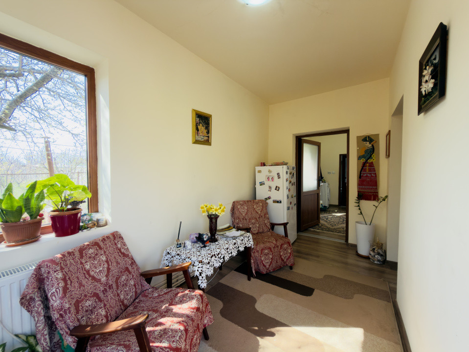 Casa individuala 2 camere, 933mp teren in Utvin 