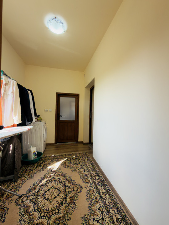 Casa individuala 2 camere, 933mp teren in Utvin 