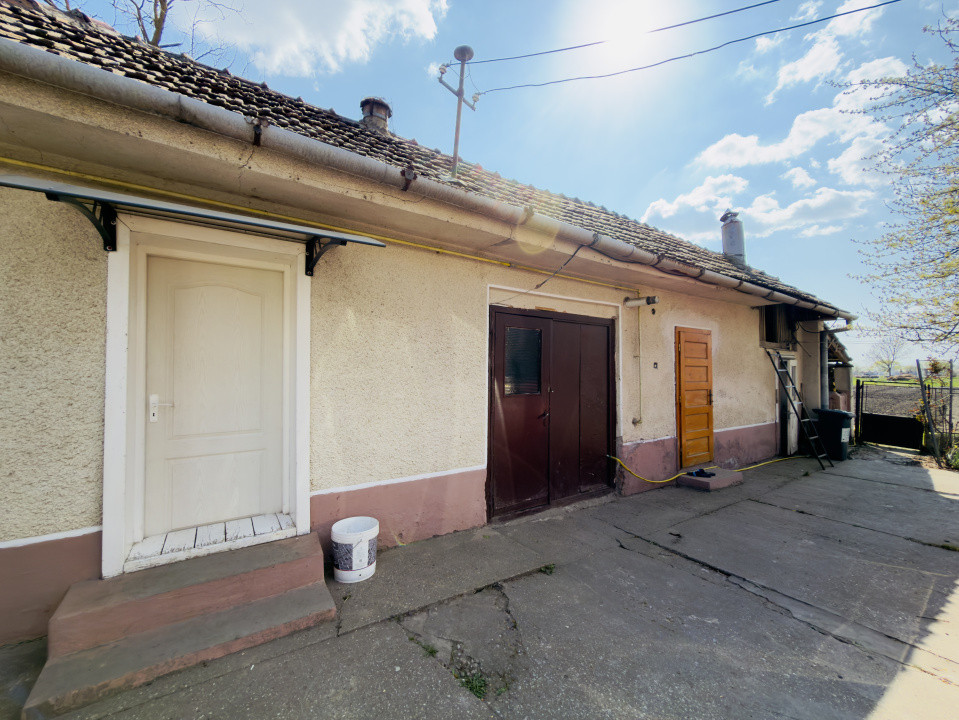 Casa individuala 2 camere, 933mp teren in Utvin 