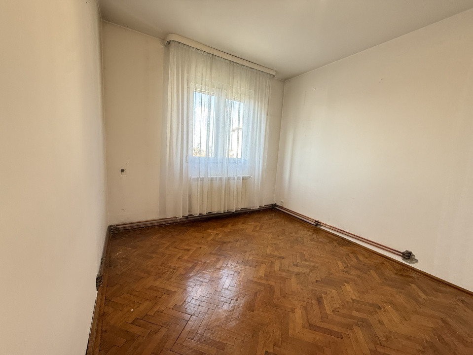Apartament spatios, 3 camere, semidecomandat 63 mp utili - Circumvalatiunii