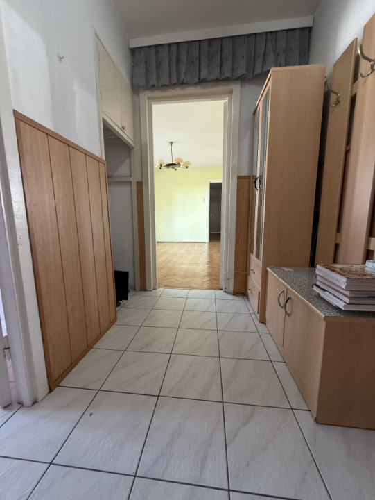 Apartament spatios, 3 camere, semidecomandat 63 mp utili - Circumvalatiunii