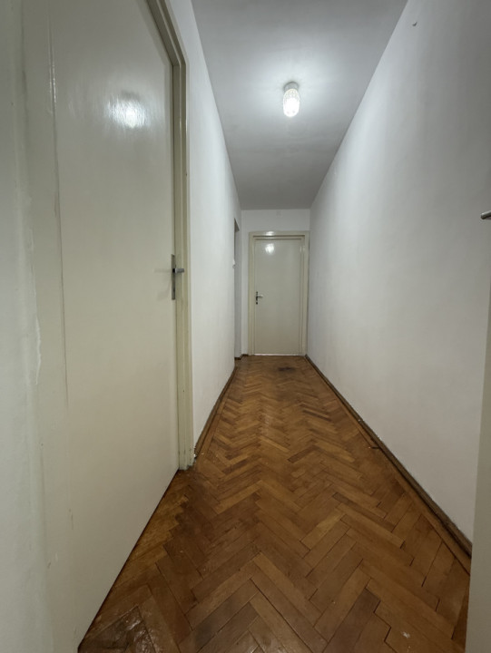 Apartament spatios, 3 camere, semidecomandat 63 mp utili - Circumvalatiunii