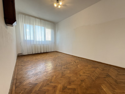 Apartament spatios, 3 camere, semidecomandat 63 mp utili - Circumvalatiunii