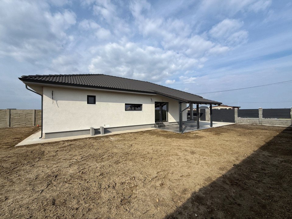 Casa individuala, 4 camere, 105 utili, 580 teren, comision 0% Sanmihaiu Roman