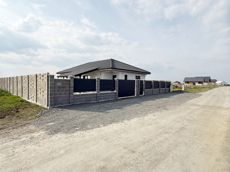 Casa individuala, 4 camere, 105 utili, 580 teren, comision 0% Sanmihaiu Roman