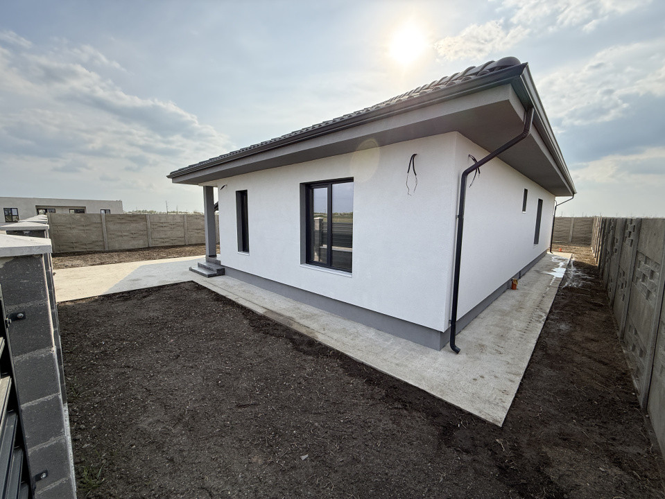 Casa individuala, 4 camere, 105 utili, 580 teren, comision 0% Sanmihaiu Roman