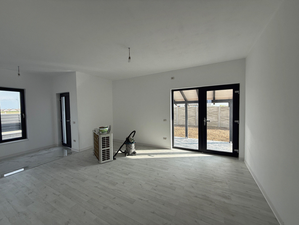 Casa individuala, 4 camere, 105 utili, 580 teren, comision 0% Sanmihaiu Roman