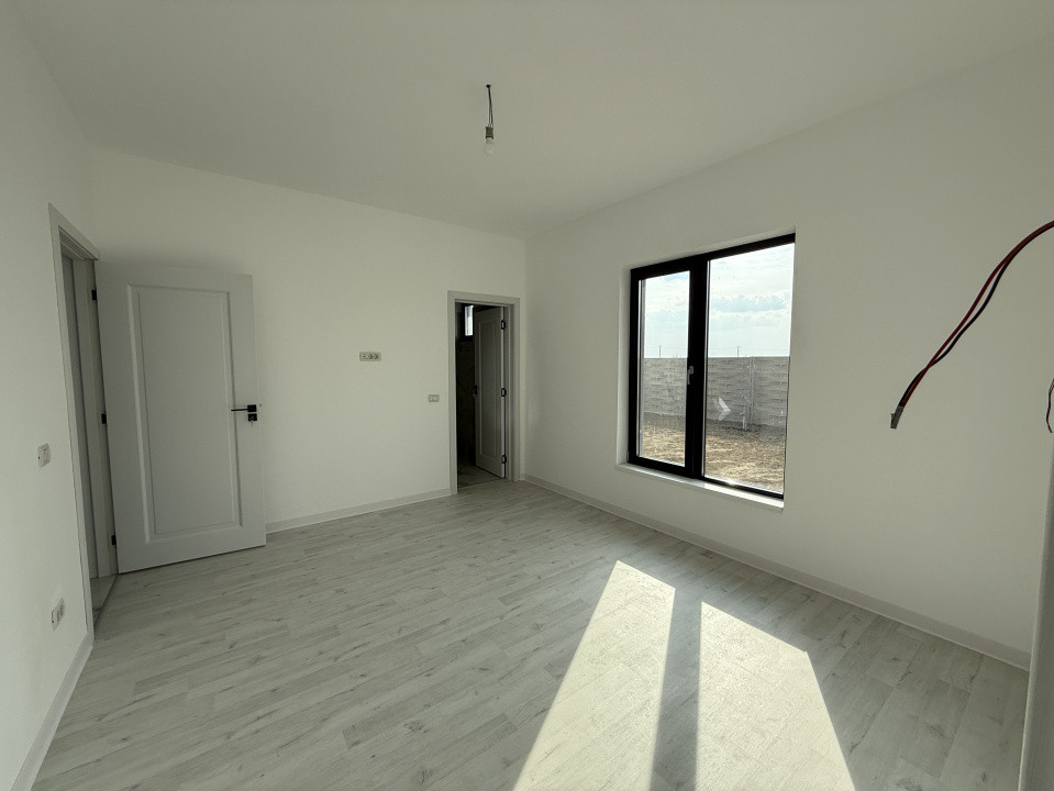 Casa individuala, 4 camere, 105 utili, 580 teren, comision 0% Sanmihaiu Roman