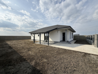 Casa individuala, 4 camere, 105 utili, 500 teren,  central- Sanmihaiu Roman 0% 