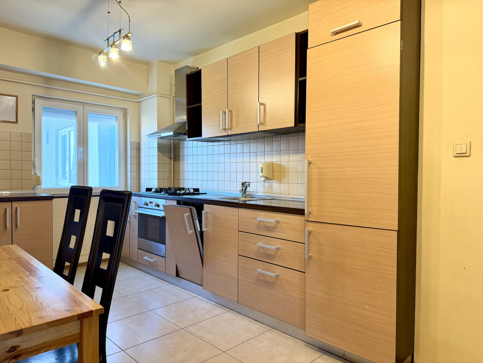  Apartament modern, 3 camere, etajul 6 - zona Aradului