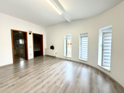 Spatiu comercial de vanzare, 81 mp utili, locatie buna - Dumbravita