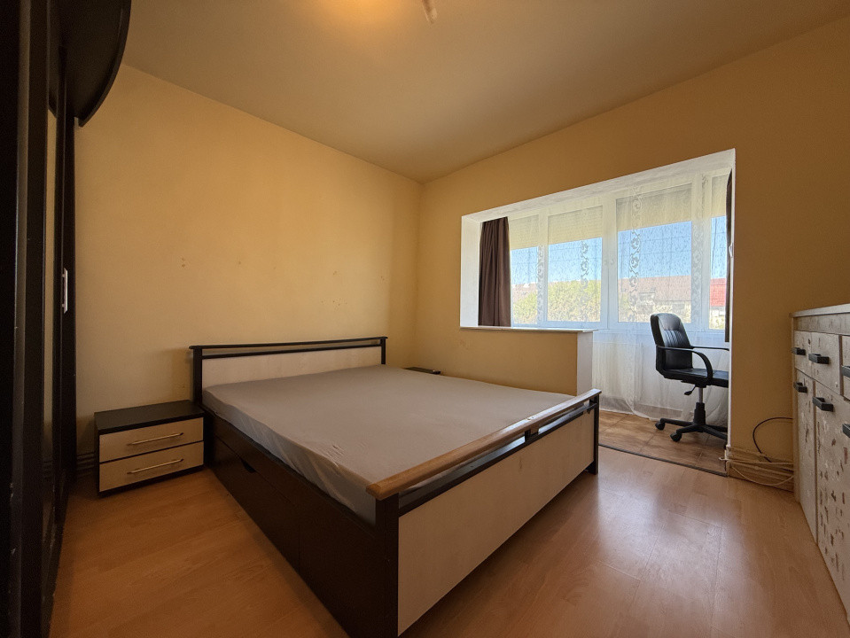 Apartament spatios, 3 camere, decomandat - Lipovei