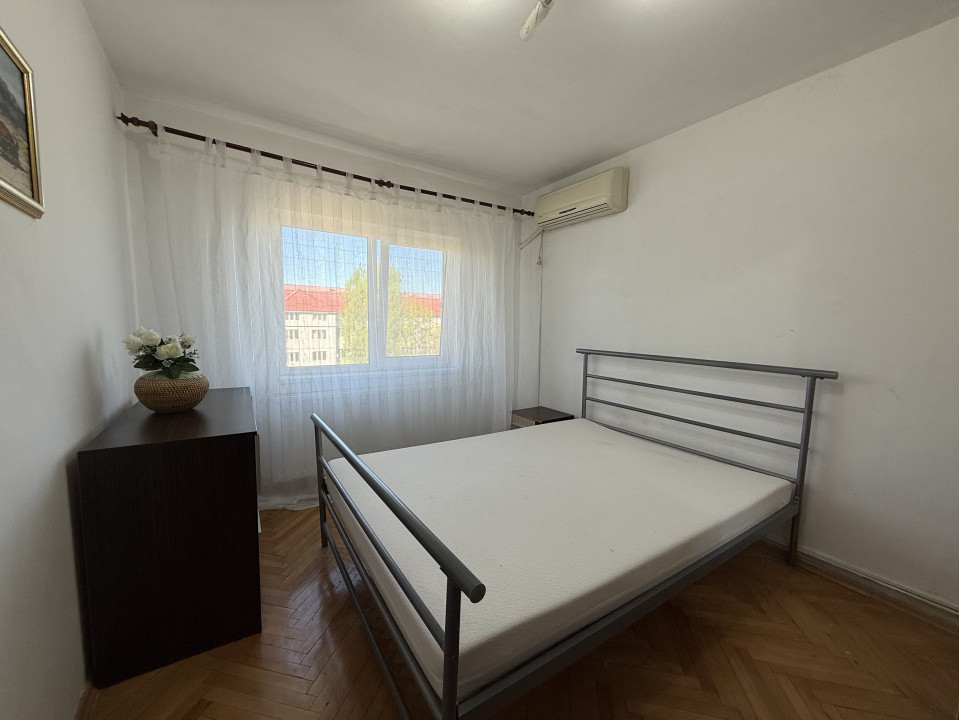 Apartament spatios, 3 camere, decomandat - Lipovei