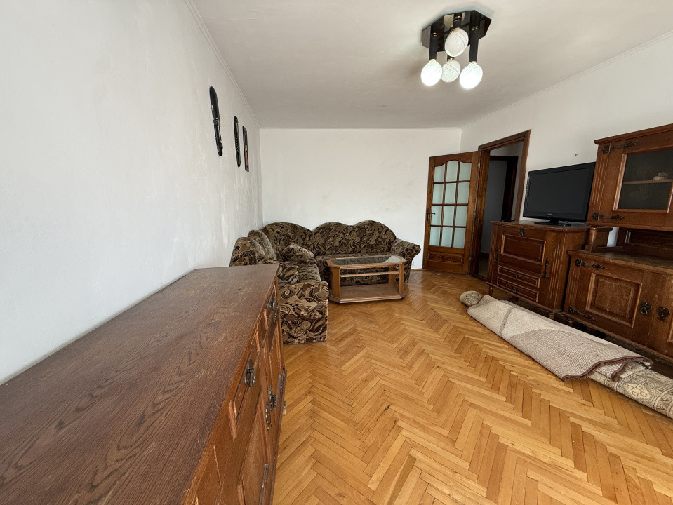 Apartament spatios, 3 camere, decomandat - Lipovei