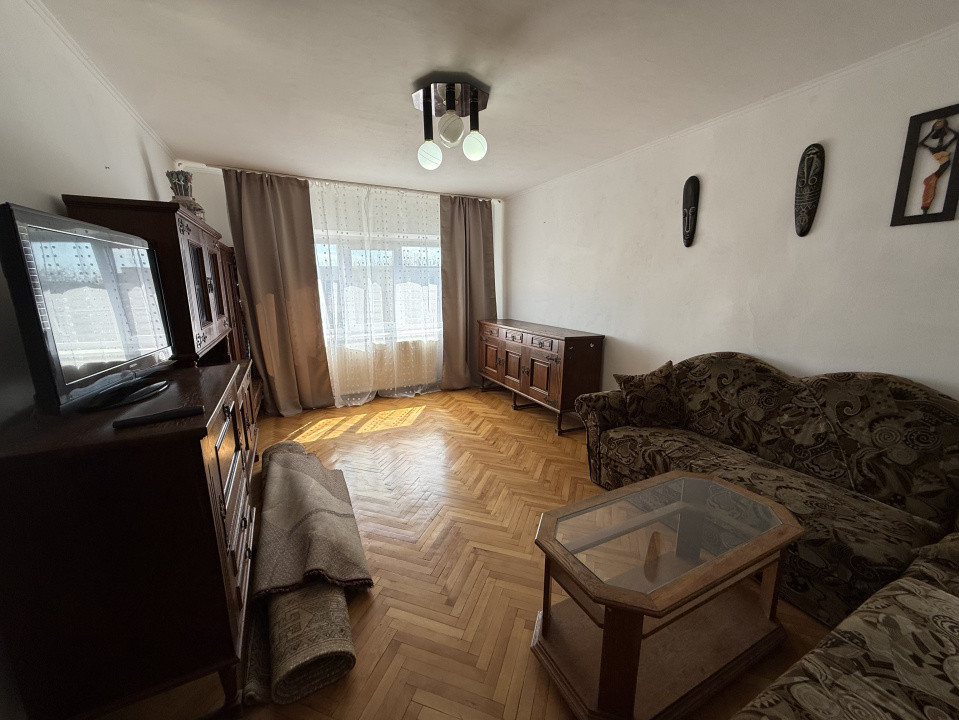 Apartament spatios, 3 camere, decomandat - Lipovei