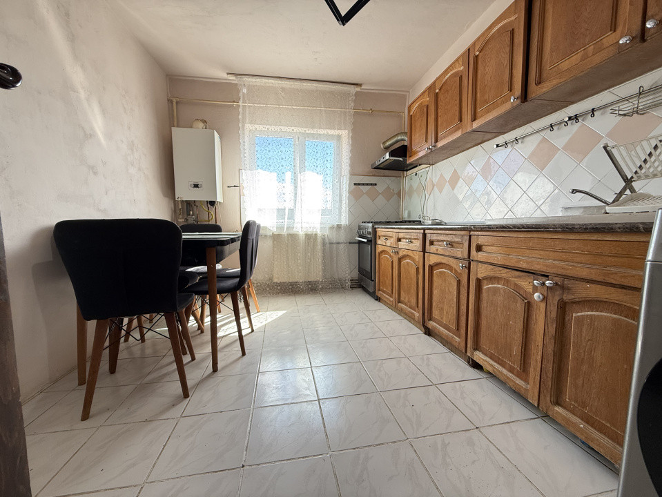 Apartament spatios, 3 camere, decomandat - Lipovei