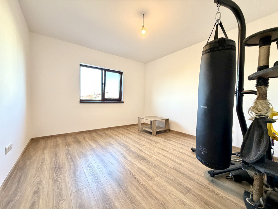 Duplex, perete dublu, 5 camere, 130 mp utili, 300 mp teren - Dumbravita