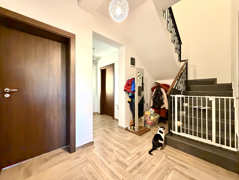 Duplex, perete dublu, 5 camere, 130 mp utili, 300 mp teren - Dumbravita